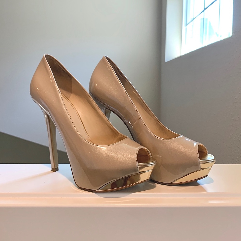 Gorgeous champagne/gold, open-toe, 5inch pumps!